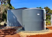 Water tank installation with pump